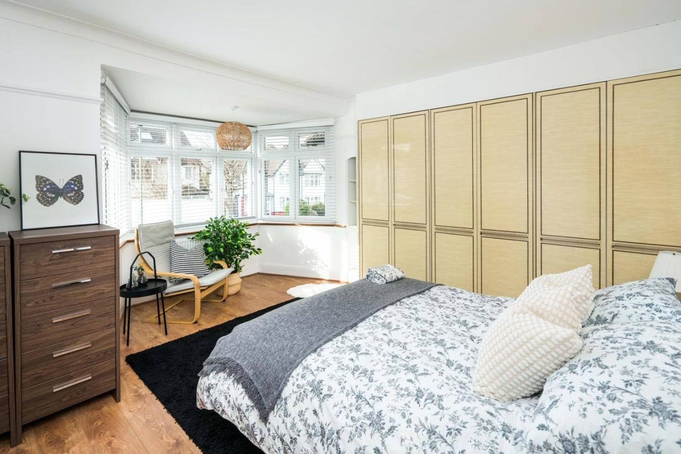 Contemporary 5 Bedroom With Garden North Finchley Holiday home London
